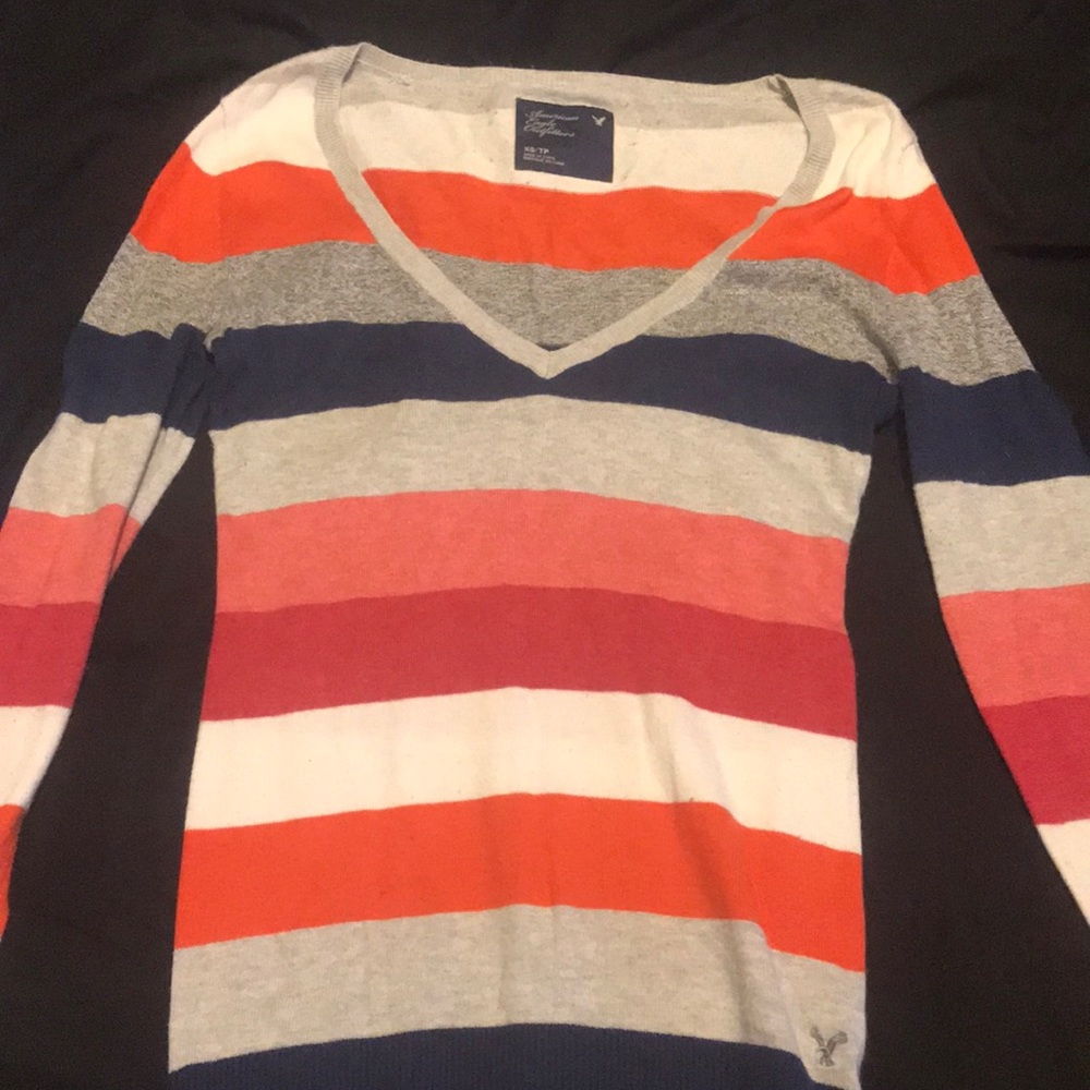 Long sleeve V-neck shirt